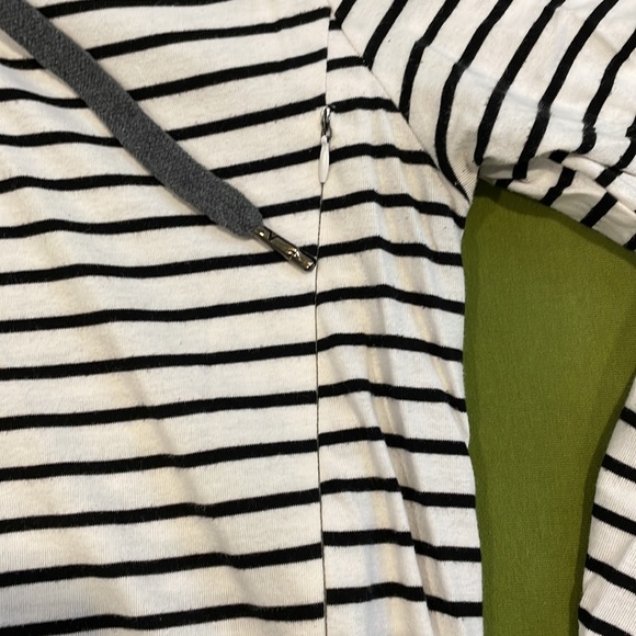 Light weight nursing hoodie, size S - Picture 3 of 4